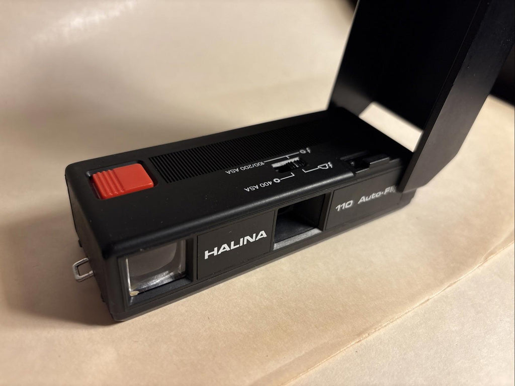 Vintage   Halina 110 Auto Flip Pocket Camera